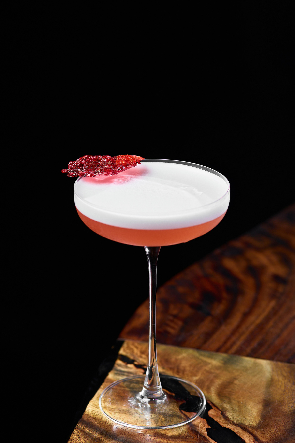 Coupe glass with crimson rim